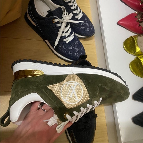 Louis Vuitton shoes - Picture 1 of 3